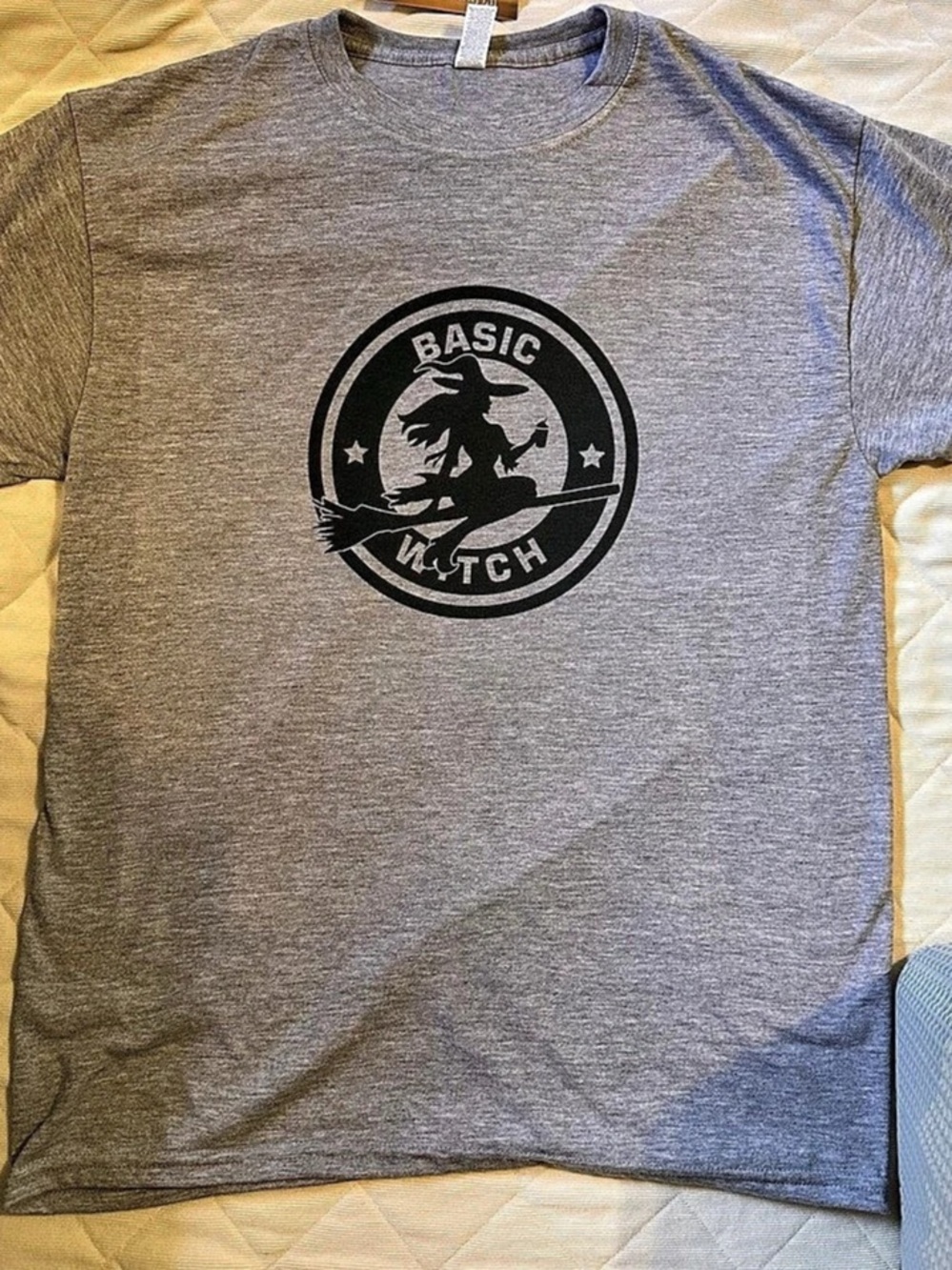 Short Sleeve Graphic Tee in Gray Size Medium NWT came from a Boutique